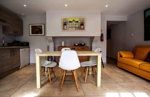 Aureilhan House | Charming gîte for 2 or 4 in the forest beside the lake, 8km from the ocean