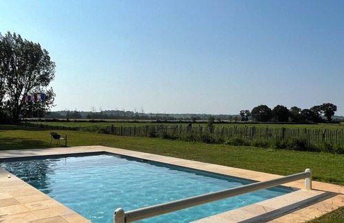 Saint-Juvat Cottage | Charming gîte in a green setting, with swimming pool.