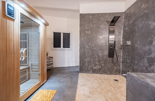 La Calmette Bed & Breakfast | Charming gite with spa for lovers