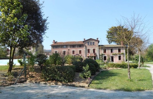 Cugand Cottage | Charming Gite with Pool, Close to Clisson & Puy du Fou, Sleeps 8 - Perfect for Families & Friends