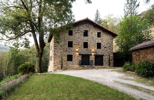 Valcarlos House | Charming gîte with SPA/Jacuzzi Lodge in the Basque Country