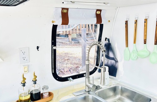 La Presa House | Charming Glamping - Stay in Style: Airstream + Views in Spring Valley