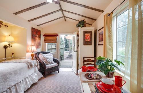 Cedar Ridge Apartment | Charming Grass Valley Studio with Deck and Pond Access