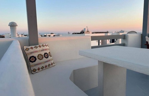 Agios Prokopios Apartment | Charming Greek Apartment – Relax on the Rooftop with Sea View, 60m to the beach