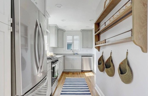 Greenwich House | Charming Greenwich Getaway - Minutes from MetroNorth Train to NYC