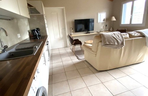 Groix Apartment | Charming ground floor apartment with private garden 500m from Loctudy