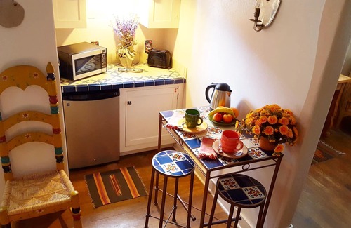 Cascade House | Charming Guesthouse for 2 by Pikes Peak with Mtn Views and 5 Star Reviews!