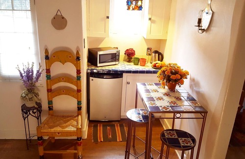 Cascade House | Charming Guesthouse for 2 by Pikes Peak with Mtn Views and 5 Star Reviews!
