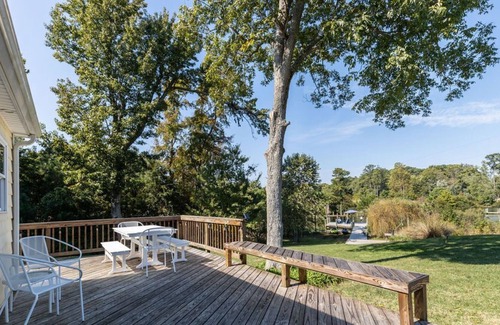 Deltaville Cottage | Charming Guest Cottage on Jackson Creek w/kayaks and bikes available!