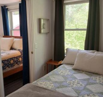 West Kingston Apartment | Charming Guest House!