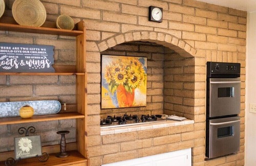 Baywood Park Apartment | Charming Guest Suite by the Bay