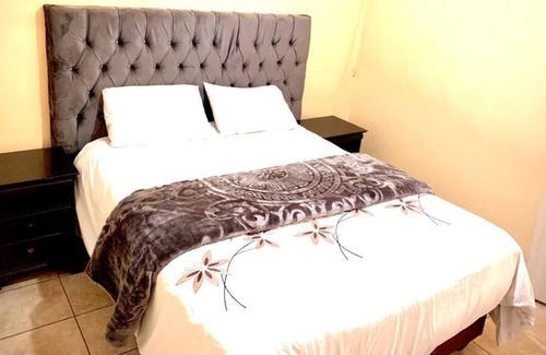 Bulawayo Apartment | Charming Guesthouse in Bradfield - 2122