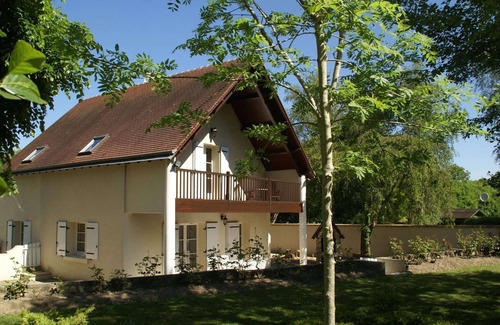 Faverolles House | Charming holiday home with pool and pond