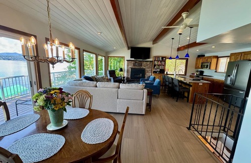 Hayden View Estates House | Charming Hayden Lakefront near Honeysuckle Beach and minutes to town