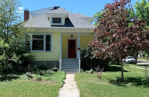 South Lethbridge House | Charming heritage house 2-bedroom home in the heart of downtown.