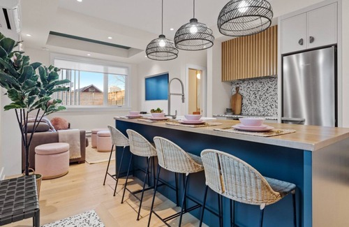 Ottawa Division House | Charming Hideaway: Discover Comfort