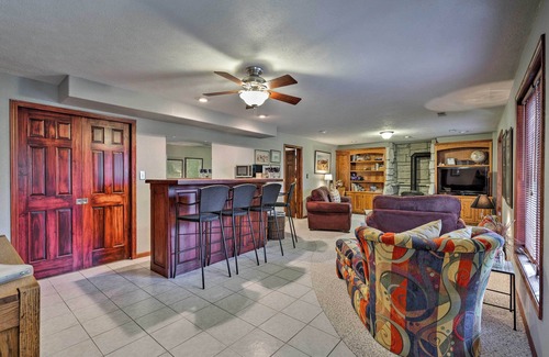 Manhattan Apartment | Charming Hideaway w/Patio: 3 Mi to Kansas State!
