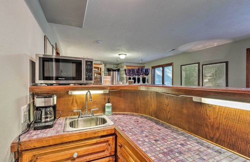 Manhattan Apartment | Charming Hideaway w/Patio: 3 Mi to Kansas State!