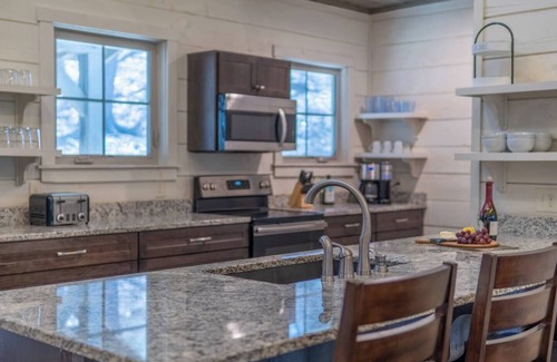 Highlands House | Charming Highlands Cottage | Hot Tub | Fireplace |
