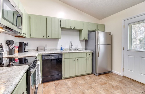 Hinesville House | Charming Hinesville Home < 6 Mi to Fort Stewart