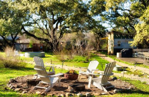 South Lamar House | Charming & Historic 2-BR Home on an Eco Farm