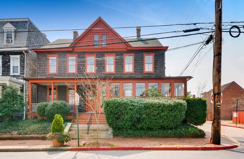 Historic District House | Charming Historic Annapolis Home With Two Off-street Parking Places!