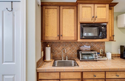 Rockport House | Charming Historic Beach Treehouse – Walk to the Shore & Local Dining!