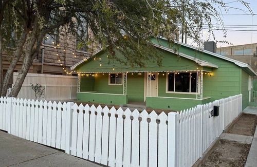 Globe House | Charming Historic Globe House