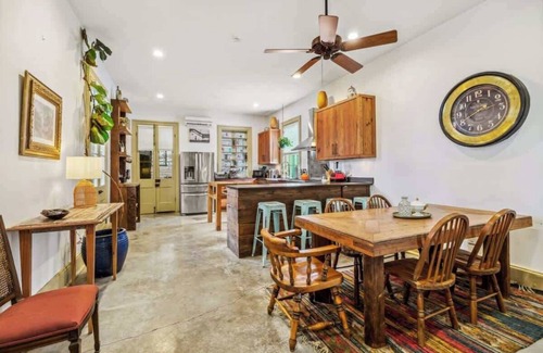 Seventh Ward House | Charming Historic House w Pool & Hot Tub 5 BR|3 BA