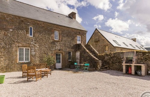 Varouville Cottage | Charming Historic House, Fully Equipped with Modern Amenities, Close to Stunning Cotentin Coast