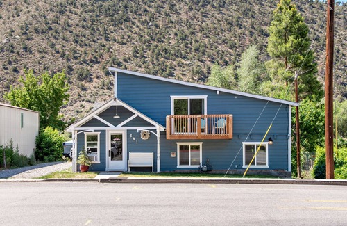 New Castle House | Charming Historic Home, Embrace the Past, Enjoy the Present 13 Mi to GWS