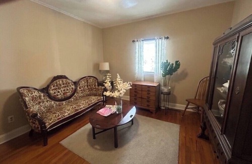 Summerville Historic District House | Charming Historic Rtt in Summerville - Cozy 2Bdrm House with Convenient location