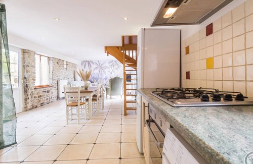 Barneville-Carteret Cottage | Charming House with Enclosed Terrace, Parking, Pets Allowed, WiFi