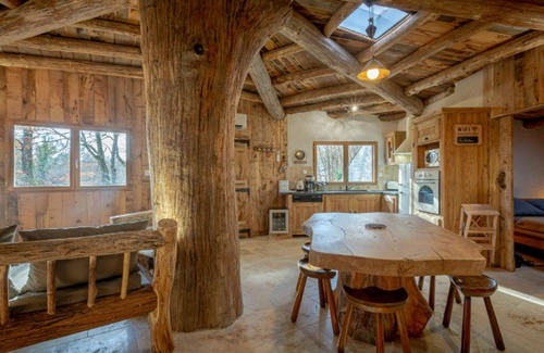 Crouy-sur-Cosson Cottage | Charming Hobbit House in Nature, Near Château de Chambord, with Modern Comforts