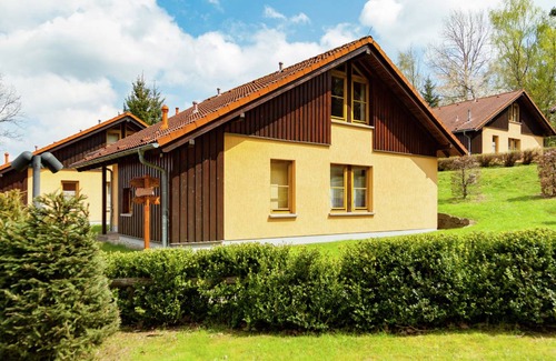 Neuscheidenbach House | Charming Holiday Home in Schirgiswalde with Terrace