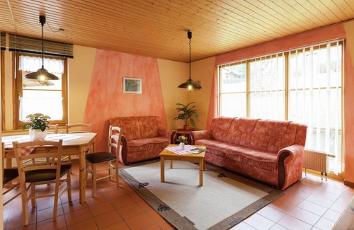 Neuscheidenbach House | Charming Holiday Home in Schirgiswalde with Terrace