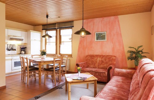 Neuscheidenbach House | Charming Holiday Home in Schirgiswalde with Terrace