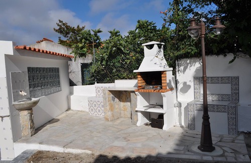 Banzao House | Charming holiday home, 3km from the beach, 5min walk to the supermarket, cafe, bakery
