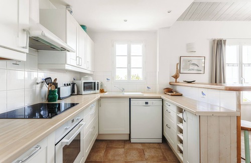 Loix House | Charming Holiday Home in Loix – Sea View, 4 Bedrooms, Terrace, Close to Beach
