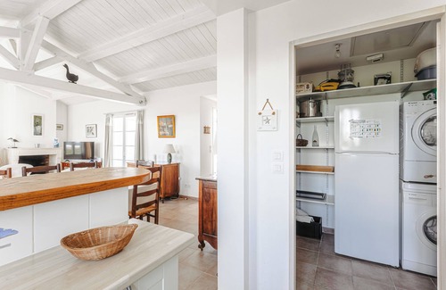 Loix House | Charming Holiday Home in Loix – Sea View, 4 Bedrooms, Terrace, Close to Beach