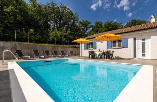 Gabonjin Villa | Charming holiday house Aurora with private pool