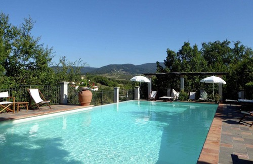 Montecarelli House | Charming holiday home in Montecarelli with pool