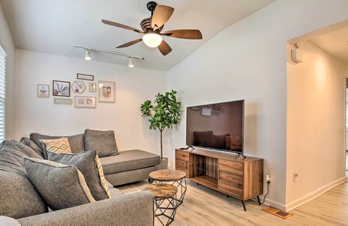 West Haven Cottage | Charming Home ~ 6 Mi to Downtown New Haven!