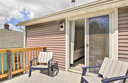 West Haven Cottage | Charming Home ~ 6 Mi to Downtown New Haven!