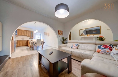 Il-Qajjenza Apartment | Charming home Apt with private balcony in B'Bugia