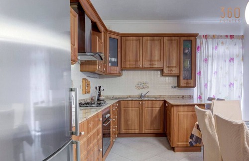 Il-Qajjenza Apartment | Charming home Apt with private balcony in B'Bugia