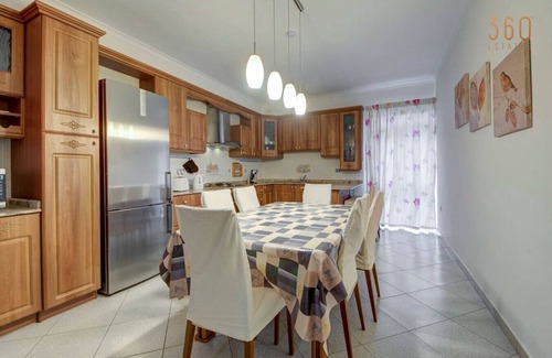 Il-Qajjenza Apartment | Charming home Apt with private balcony in B'Bugia