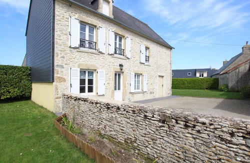 Fontenay-sur-Mer Cottage | Charming Home with Garden, Near Utah Beach - Sleeps 6, Pet-Friendly, High-Speed Internet