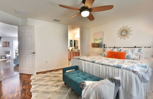 Fruitland Park Resort | Charming home in Active resort style community-200 pools. 62 golf courses.