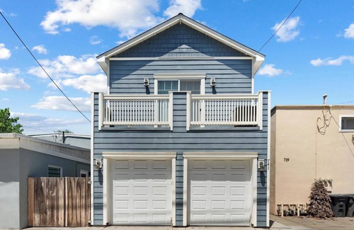 Coronado House | Charming Home in Coronado, walking distance to restaurants and beaches.